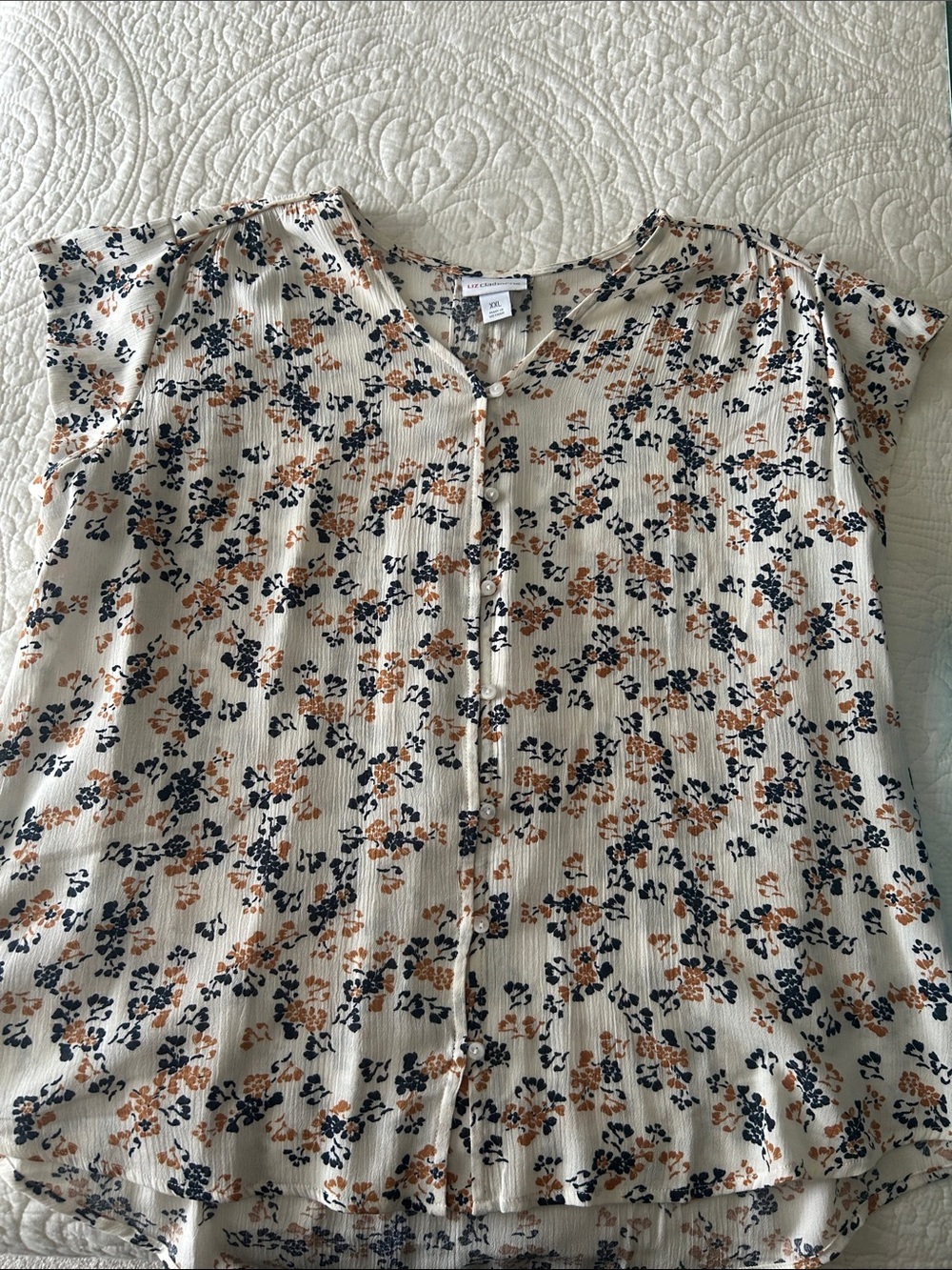Liz Claiborne Cream Floral Button-Up Cap-Sleeve Blouse